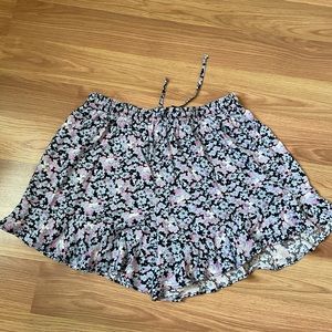 Mossimo - Flowery ruffle hem shorts w/ elastic drawstring waist, size small